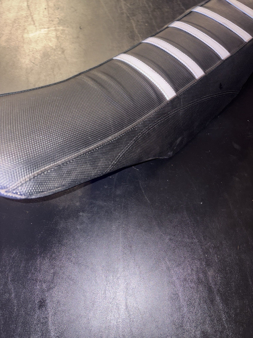 2005 HONDA CRF250R 04 - 05 OEM SEAT SADDLE COVER PAN 77100-KRN-730 CRF 250 R
