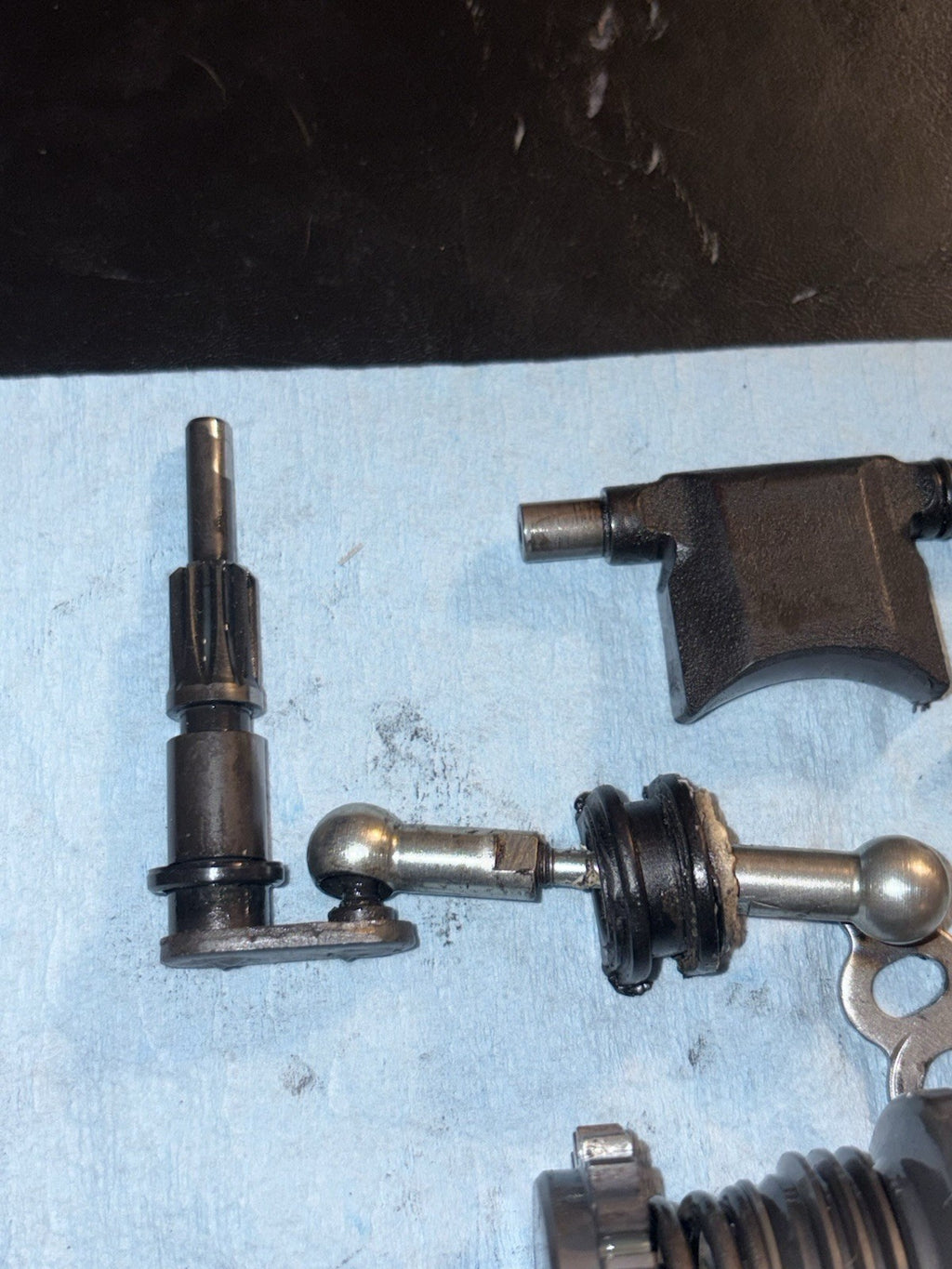 2013 - 2017 KTM Sx85 85 Sx OEM Power Valve Governor Shaft Linkage Arm Asssembly