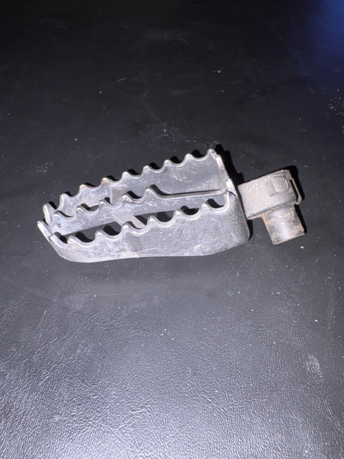 2000 YAMAHA YZ125 YZ 125 OEM LEFT RIGHT FOOT REST PEG BRACKET SET PEGS