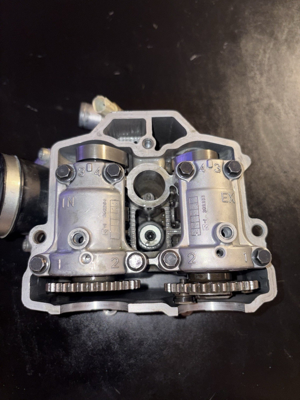 2016 Yamaha YZ450F OEM Cylinder Head Valve Train Assembly Camshaft Caps Tower