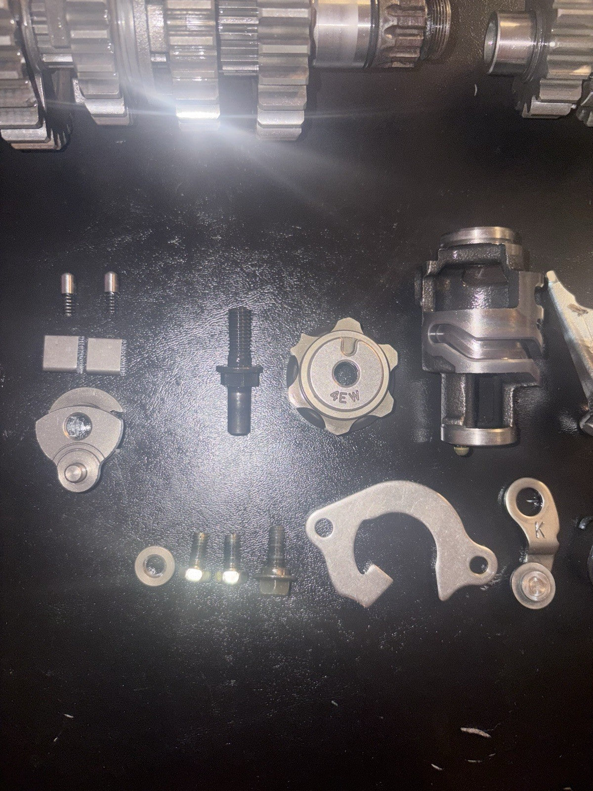 2004 YAMAHA YZ450F OEM TRANSMISSION ASSEMBLY GEARS FORKS SHIFT MECHANISM PAWL