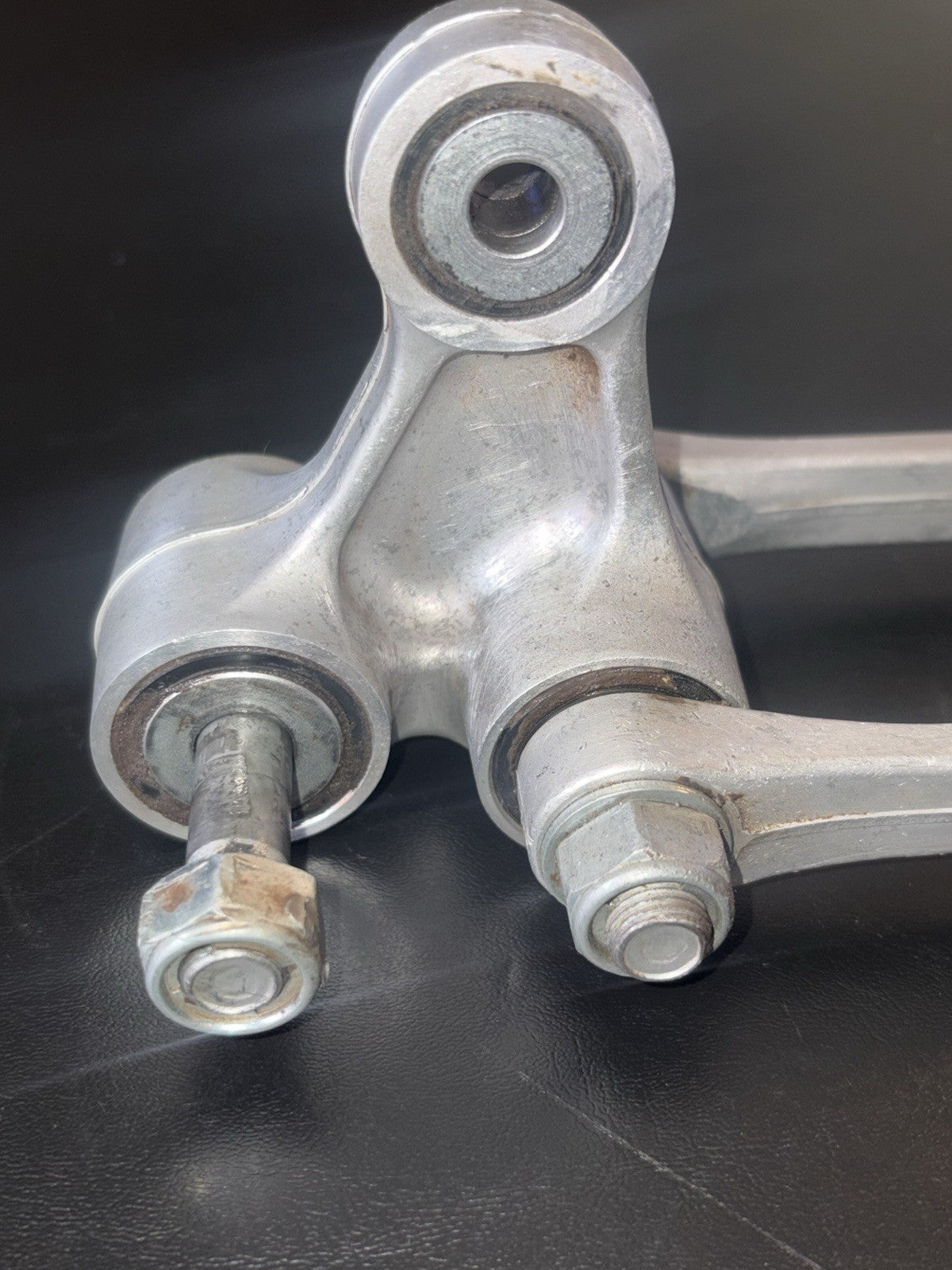 2004 Honda 03-04 CRF450R OEM REAR SHOCK LINKAGE LINKS ARM SUSPENSION 52479-MEB-7