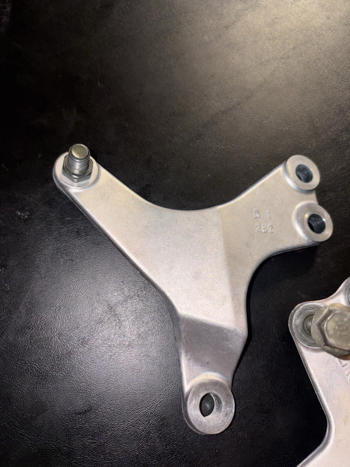 2006 - 2009 Yamaha YZ450F OEM Engine Motor Mounts Stay Brackets Hangers Assembly